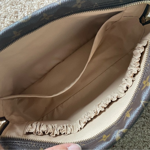 Louis Vuitton Monogram Clutch Crossbody - Picture 9 of 15